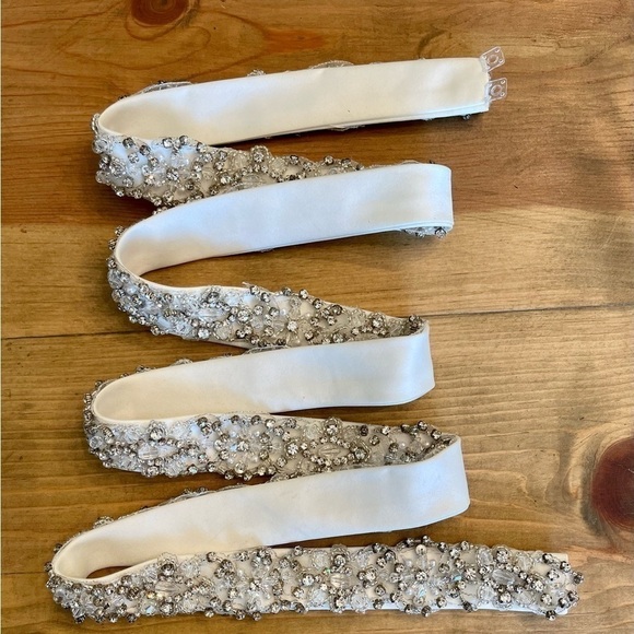 WEDDING BRIDAL TRIM. USE AS A BELT & EXTRA TO EMBELLISH OTHER AREAS - NEW - Picture 1 of 2